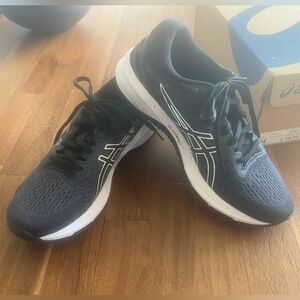 NIB Women’s ASICS GT 1000 Size 8 WIDE